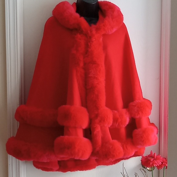 Elegant Hooded Faux Fur Poncho/Cape/ Shawl - Picture 11 of 11